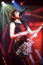 「家入レオ LIVE at Zepp 2016 ～two colours～」Zepp DiverCity TOKYO公演の家入レオ。 （撮影：田中聖太郎）