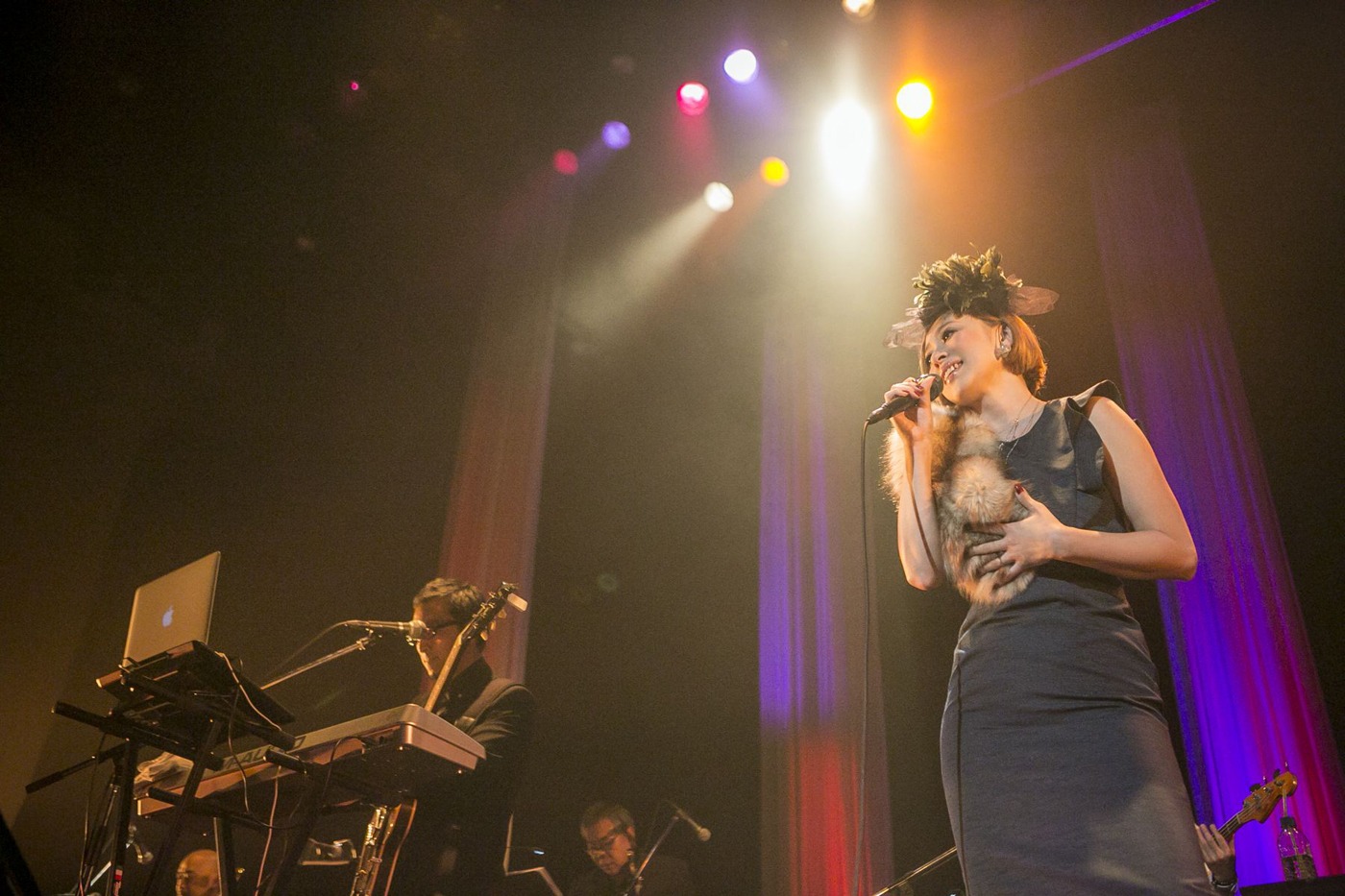 2015年12月19日に恵比寿ザ・ガーデンホールで行われた「paris match 15th Anniversary Special X'mas Concert」の様子。 （写真提供：ビクターエンタテインメント）
