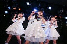 左から内山あみ、高井千帆、平瀬美里。（撮影：笹森健一）