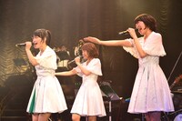 Negicco「圧倒的なNEGiBANDライブ！」の様子。