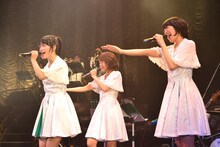 Negicco「圧倒的なNEGiBANDライブ！」の様子。