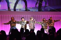 AIのライブパフォーマンスの様子。