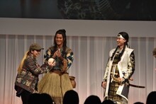 CMに登場するおにぎりを松田翔太から受け取ったAI。