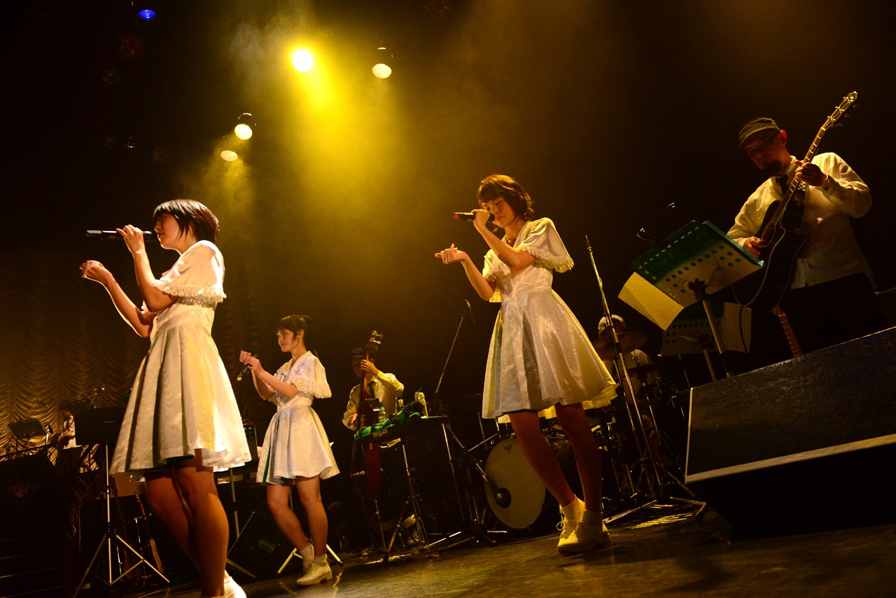 Negicco「圧倒的なNEGiBANDライブ！」の様子。