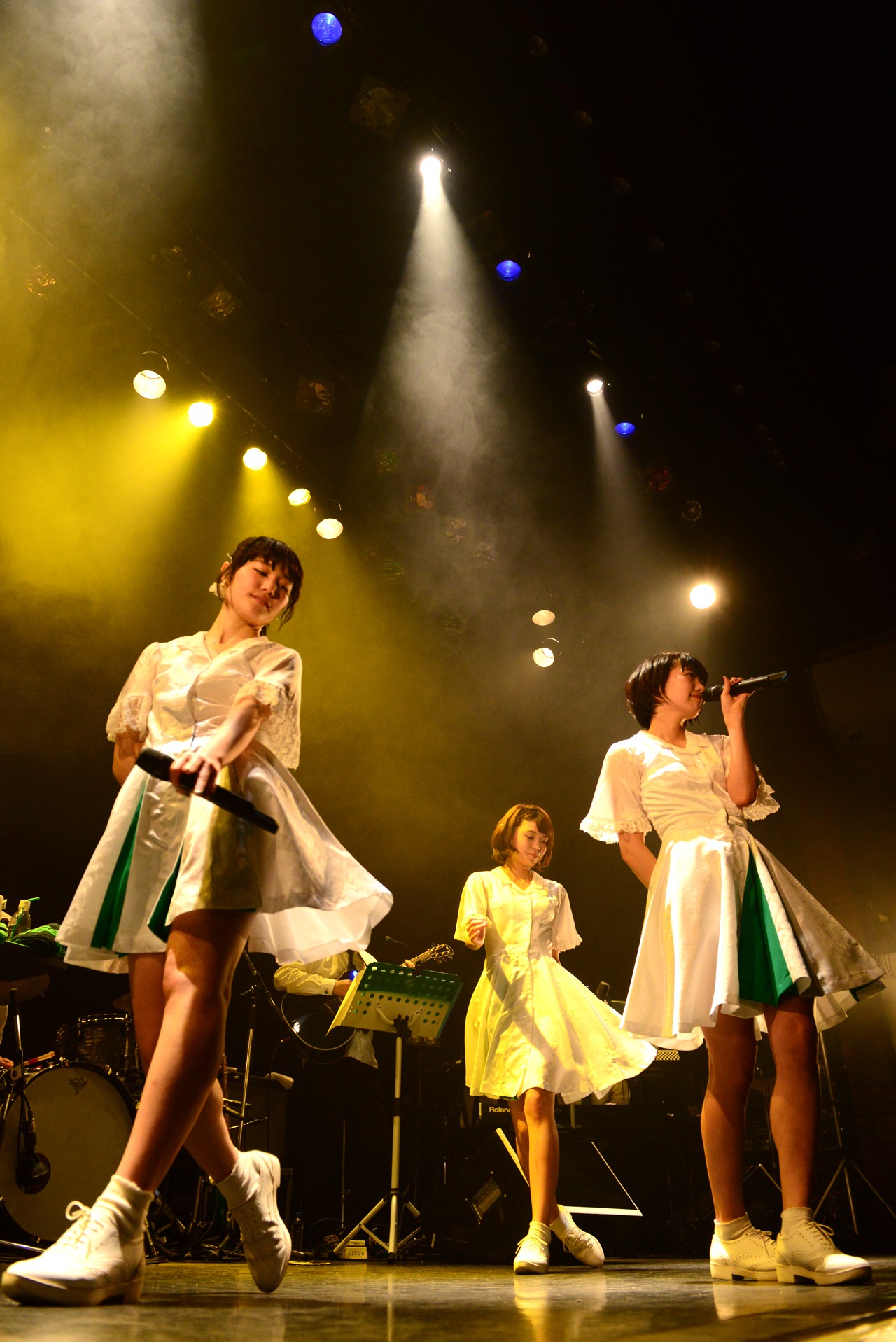 Negicco「圧倒的なNEGiBANDライブ！」の様子。