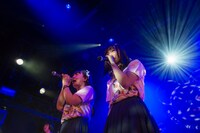 左から宇佐美萌、朝倉みずほ。（撮影：林晋介）