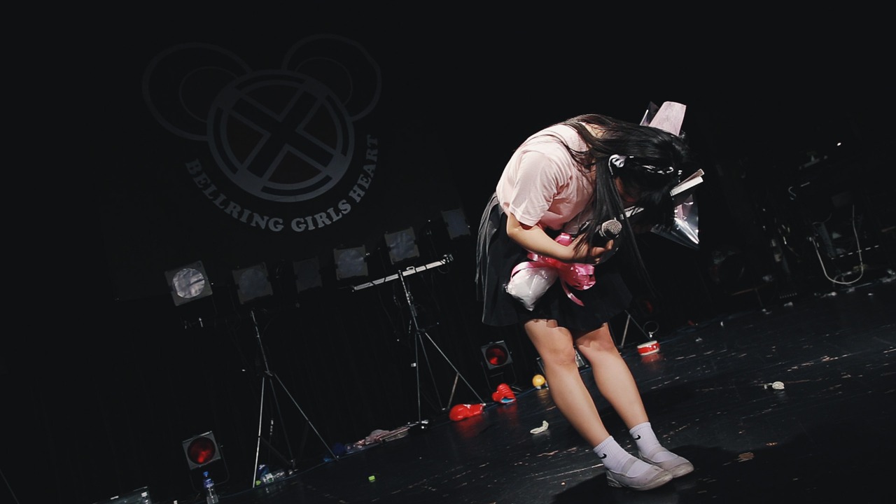 全公演を終え、ファンに礼をする宇佐美萌。（写真提供：AqbiRec）