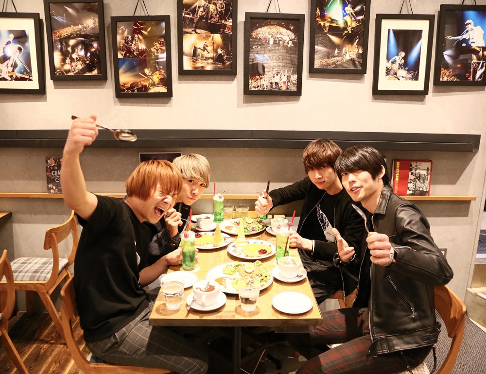 バニラズ、タワーコラボ「バニカフェ」にサプライズ来店