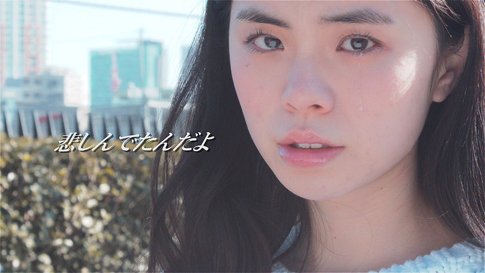 「サイダーガール 2nd mini Album『サイダーの街まで』CMまとめ」のワンシーン。
