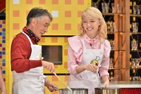 左より堺正章、Ami。 (c)TBS