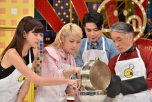 左より森星、Ami、吉村崇、堺正章。 (c)TBS