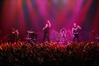 From Ashes To New（写真提供 : H.I.P.）