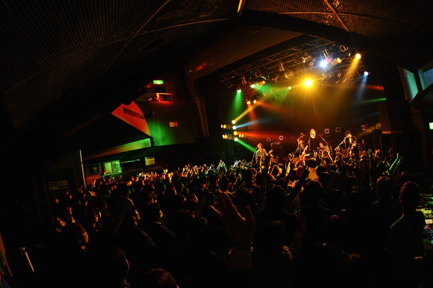 ircle「ircle 2nd full album『我輩は人間で r』release tour ～Yes, I am.～」東京・TSUTAYA O-WEST公演の様子。（Photo by MASANORI FUJIKAWA）