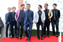 レッドカーペットを歩く三代目 J Soul Brothers from EXILE TRIBE。