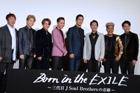 映画「Born in the EXILE ～三代目 J Soul Brothersの奇跡～」舞台挨拶の様子。