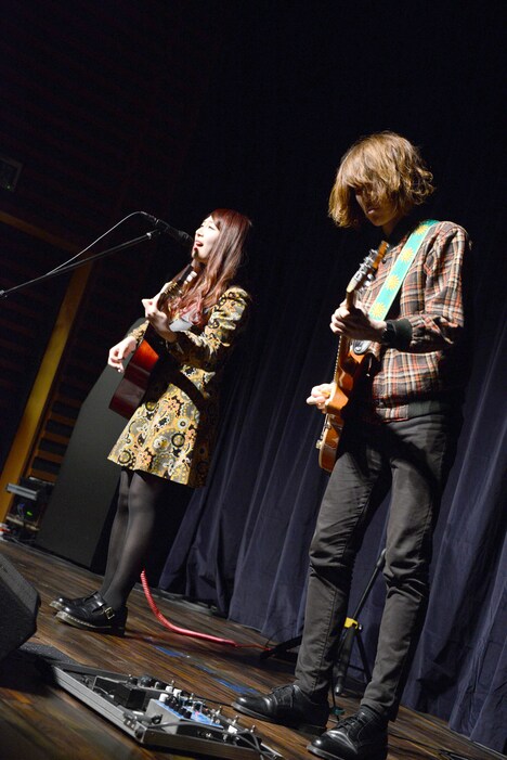 GLIM SPANKY