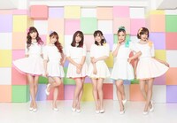 Chu-Z。左から麻衣愛、LUNA、KANA、あすか、KAEDE、ミク。