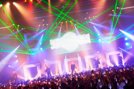 Da-iCE「Da-iCE Live House Tour 2015-2016 -PHASE 4 HELLO-」東京・豊洲PIT公演の様子。