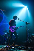 TK（Vo, G / TK from 凛として時雨）。（撮影：河本悠貴）