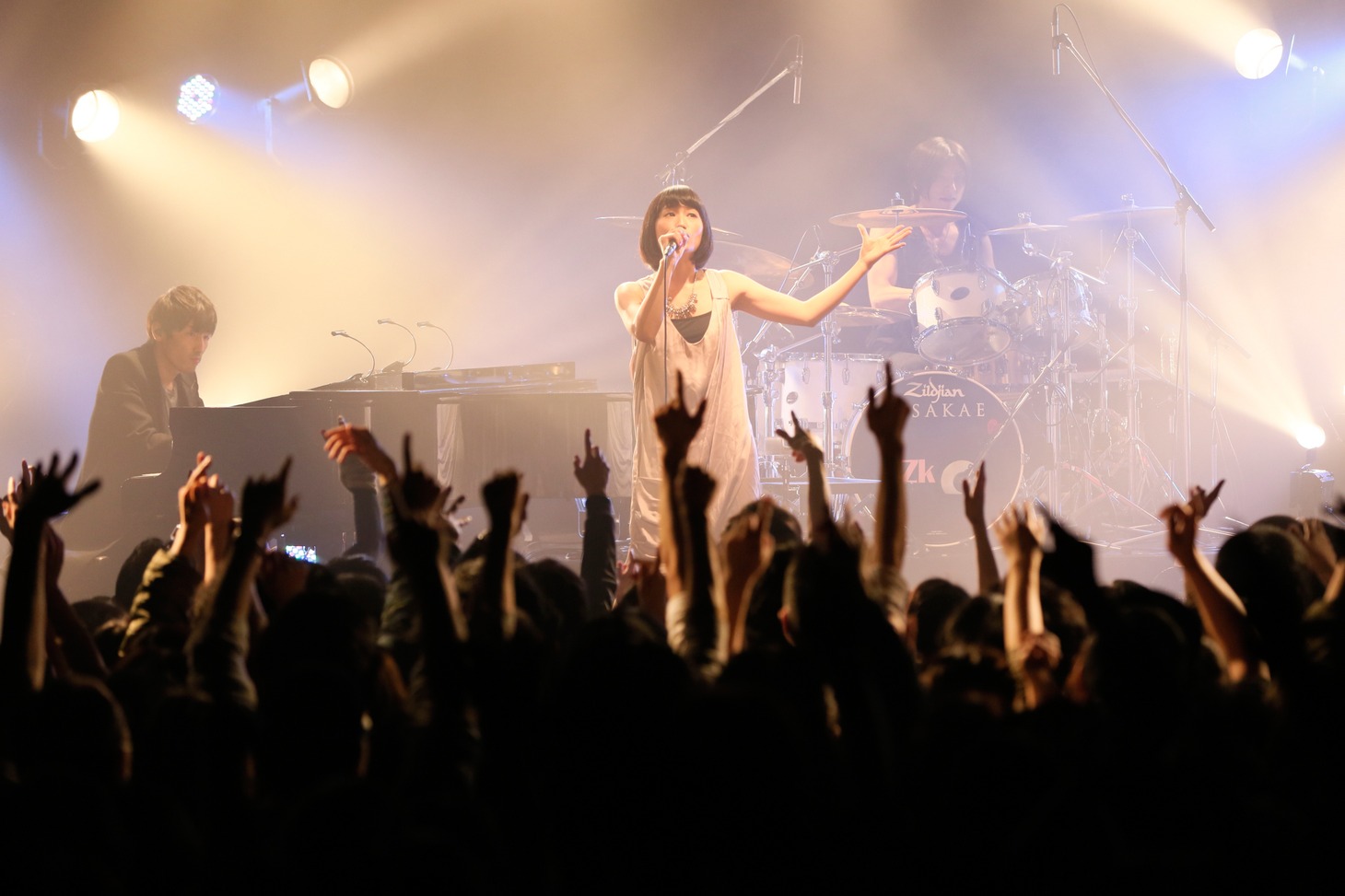 mizukiのステージの様子。（写真提供：SME Records）