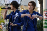 黒川ティムと福本有希。