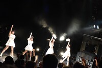 GALETTeによるライブの様子。