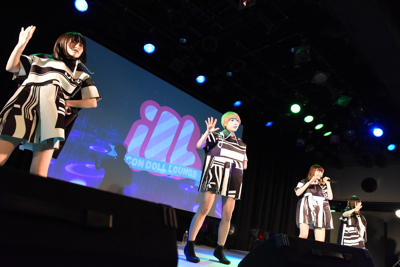Maison book girlによるライブの様子。