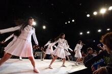 アイドルネッサンスによるライブの様子。