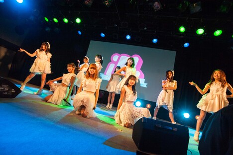 GEMによるライブの様子。