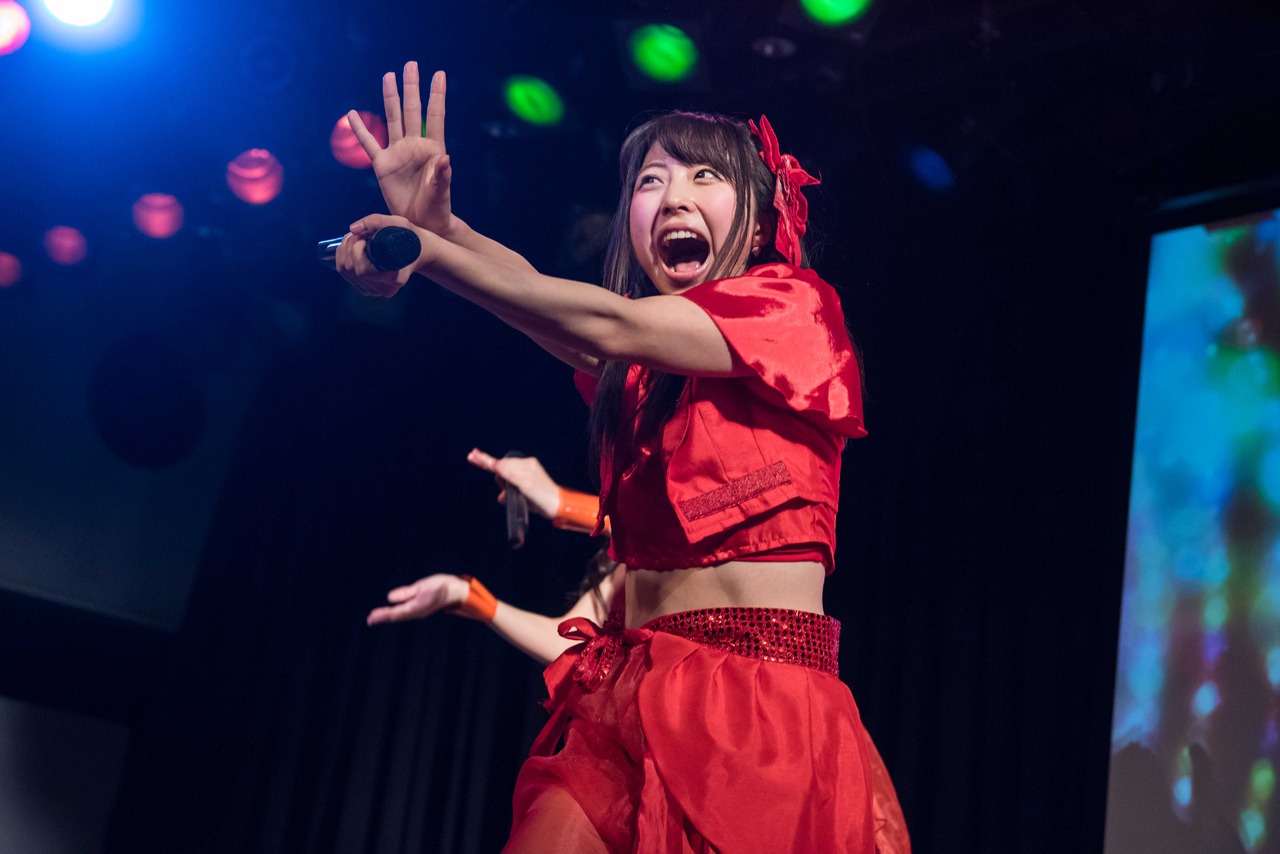 HonnyBunnyによるライブの様子。