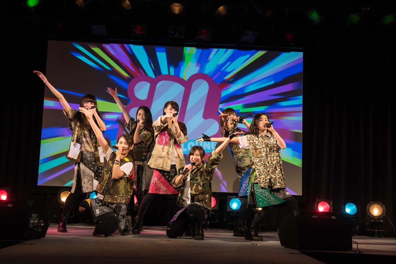 PiiiiiiiNによるライブの様子。