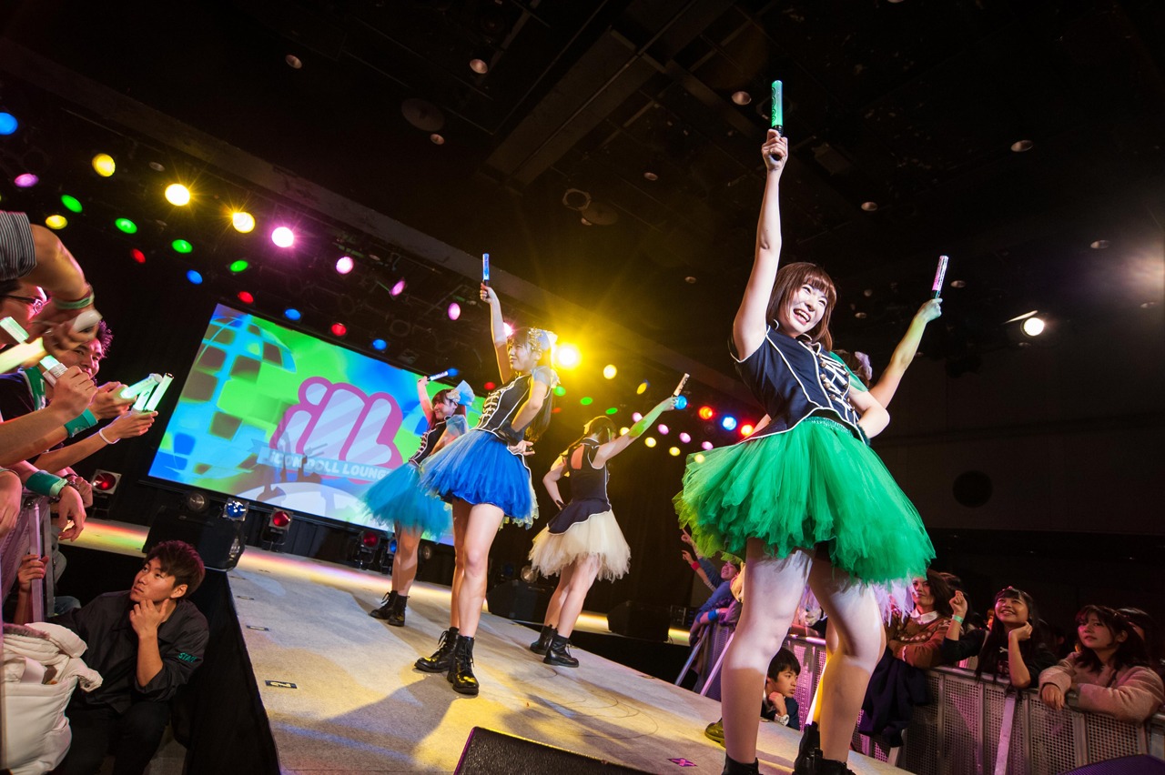 OS☆Uによるライブの様子。