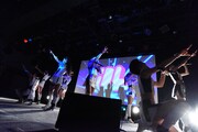 東京パフォーマンスドールによるライブの様子。
