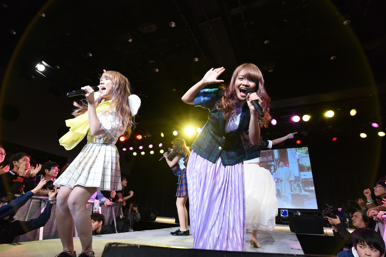 Kawaii5によるライブの様子。