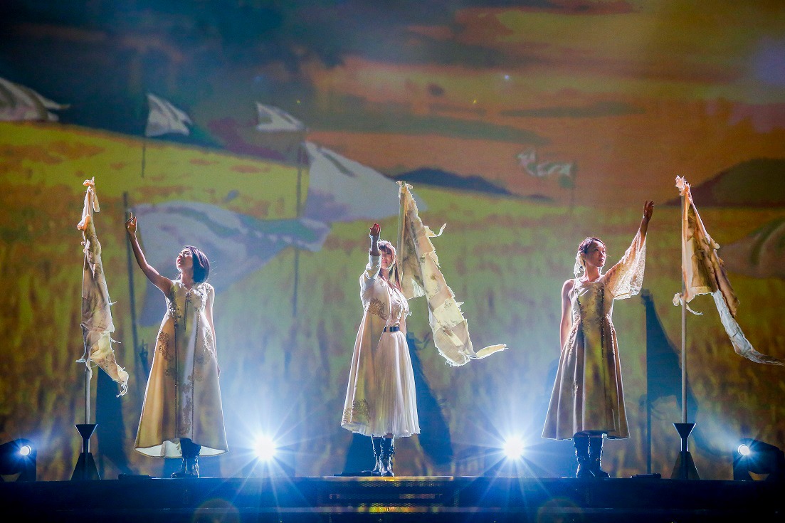 Kalafina「far on the water」ツアー、東京・東京国際フォーラム ホールA公演の様子。（写真提供：SME Records）