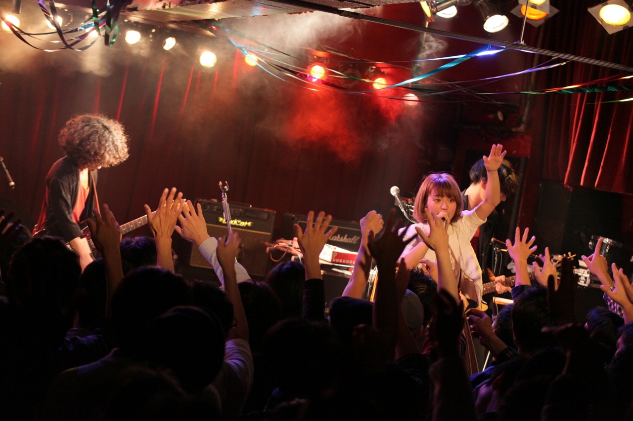 「ONEMAN Mayu SHOW vol.1 -この場所で逢えたら！-」の様子。（Photo by Atsushi Ito）