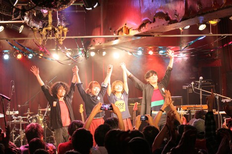 「ONEMAN Mayu SHOW vol.1 -この場所で逢えたら！-」の様子。（Photo by Atsushi Ito）