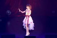 「HO▽HOLIDAY」をパフォーマンスする楠田亜衣奈。