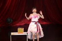パントマイムを披露する楠田亜衣奈。