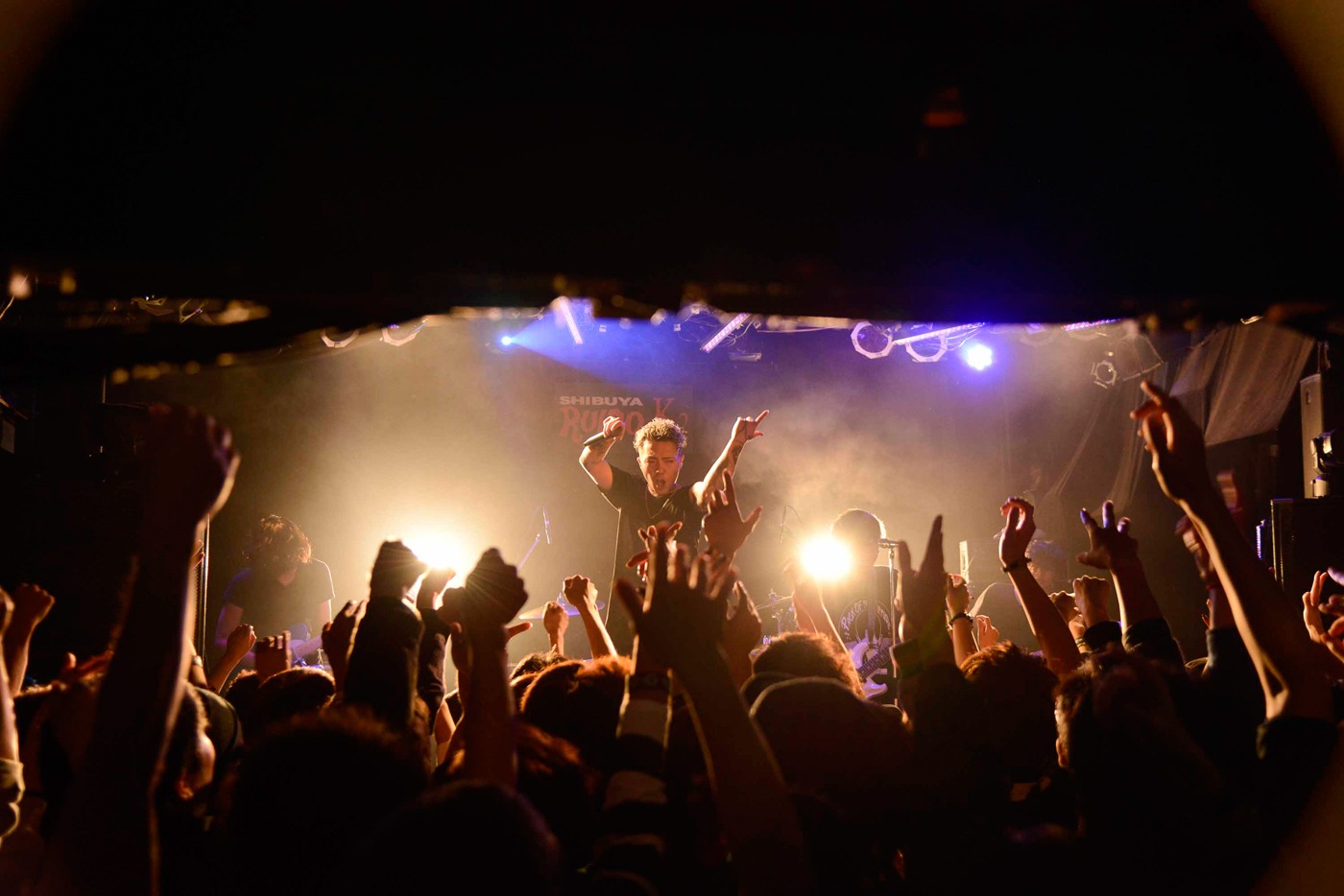 BACK-ON「5thアルバム『PACK OF THE FUTURE』全曲初披露ワンマンライブ」の様子。（写真提供：エイベックス・ミュージック・クリエイティヴ）