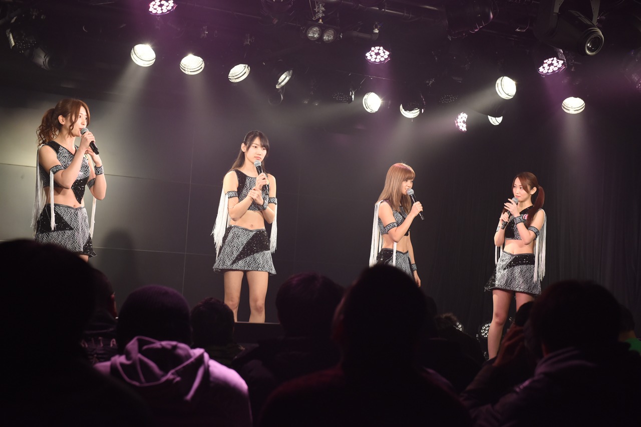 訓練の感想を語るアップアップガールズ（仮）。
