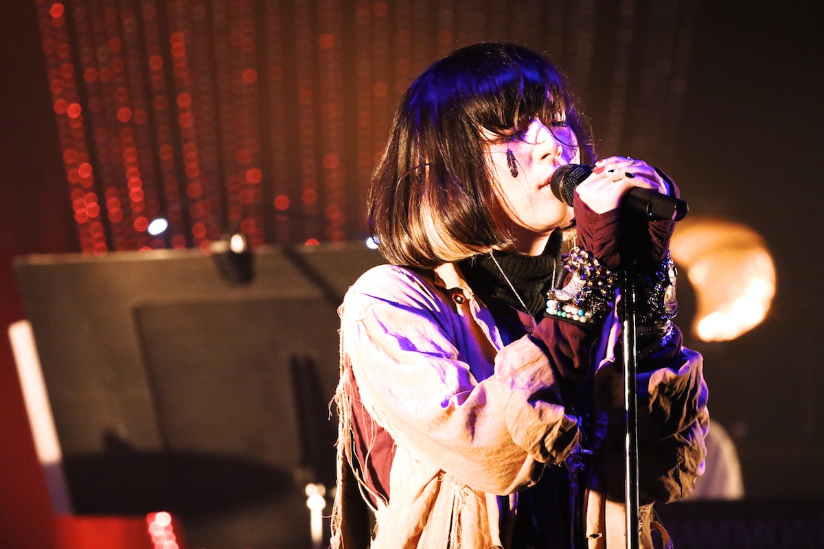 まじ娘 (Photo by Viola Kam［V'z Twinkle］)