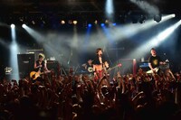 「J LIVE TOUR 2015～2016 -light up the eternal flames-」東京・新宿BLAZEの様子。（Photo by MASA）