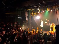2月7日に東京・Gladで行われた「“特別課外授業”×Glad 6th Anniversary」出演時のサ上と中江。（写真提供：avex trax）