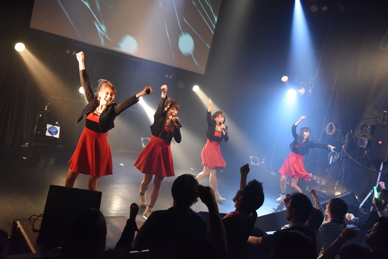 オトメ☆コーポレーションによるライブの様子。