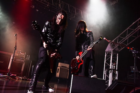 写真は「TOUR ULTRA -The Loud Engine-」東京・EX THEATER ROPPONGI公演の様子。（撮影：河本悠貴）