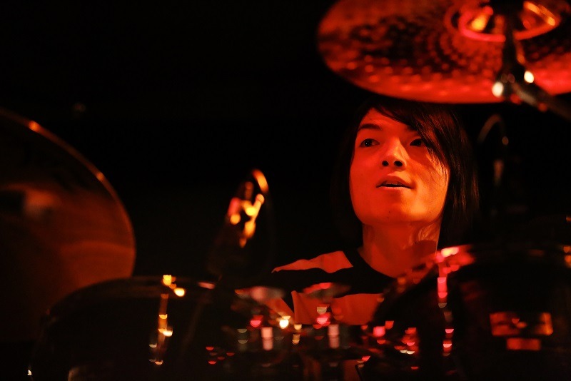 高村佳秀（Dr / BLUE ENCOUNT）（Photo by Viola Kam [V'z Twinkle Photography]）