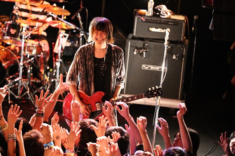 江口雄也（G / BLUE ENCOUNT）（Photo by Viola Kam [V'z Twinkle Photography]）