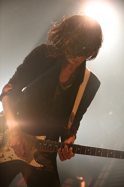 鈴木重伸（G / THE ORAL CIGARETTES）（Photo by Viola Kam [V'z Twinkle Photography]）