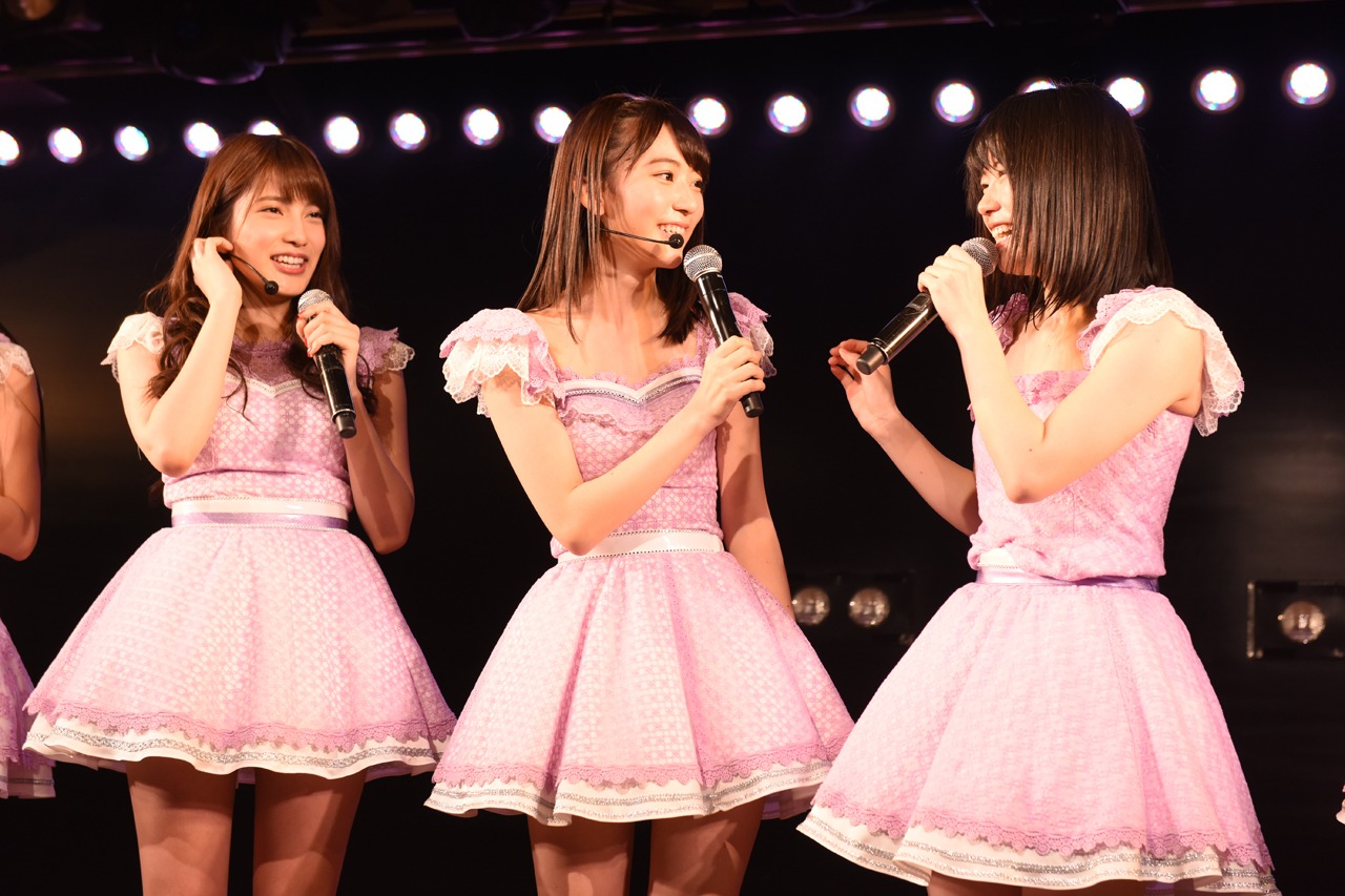 左から入山杏奈、宮脇咲良、横山由依。